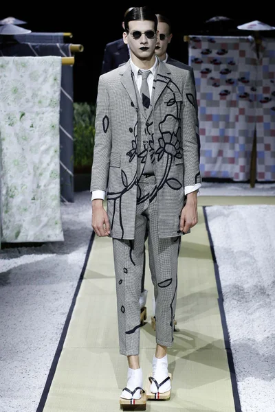 Look 19